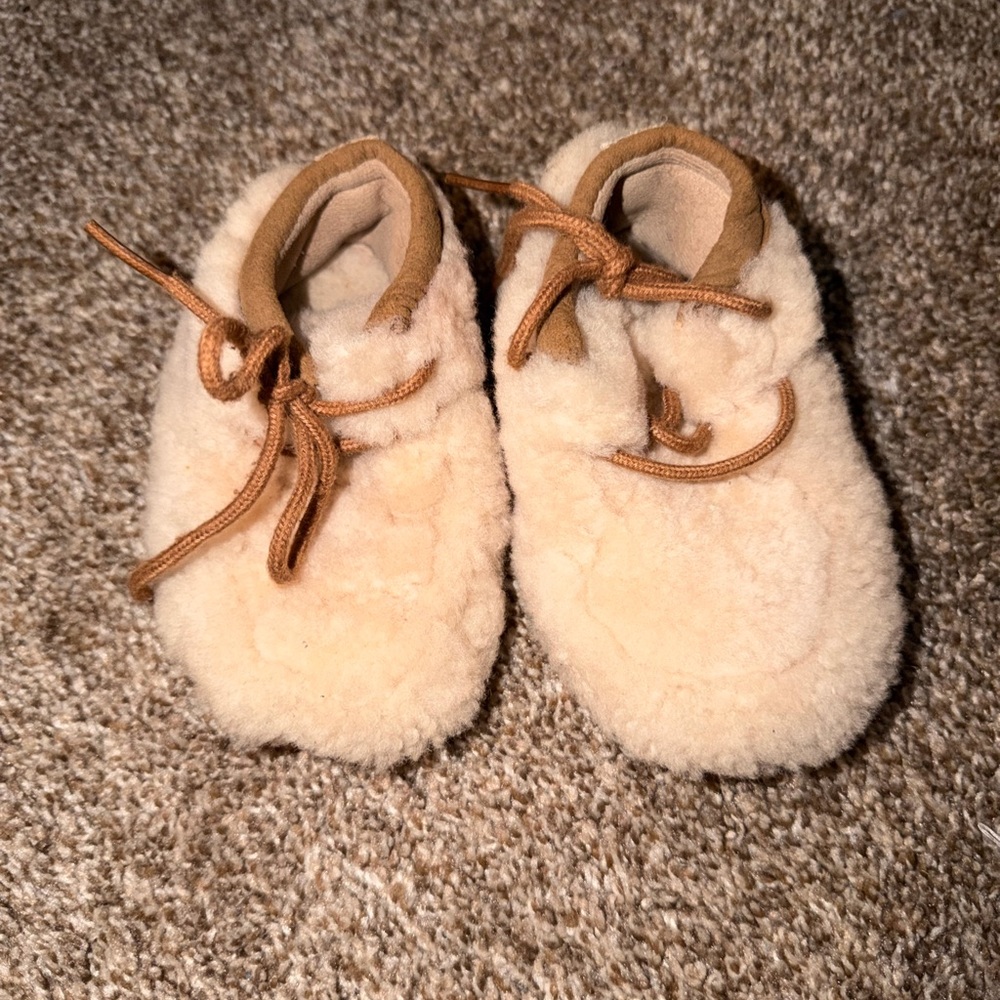 EUC UGG Infant/Toddler Fleece Booties Size 4/5